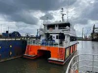 Navio porta-contêineres à venda