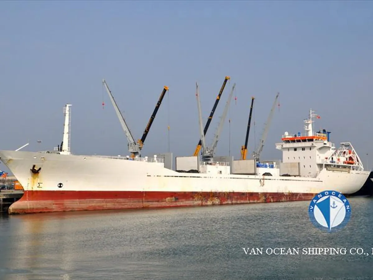 Navio frigorífico à venda