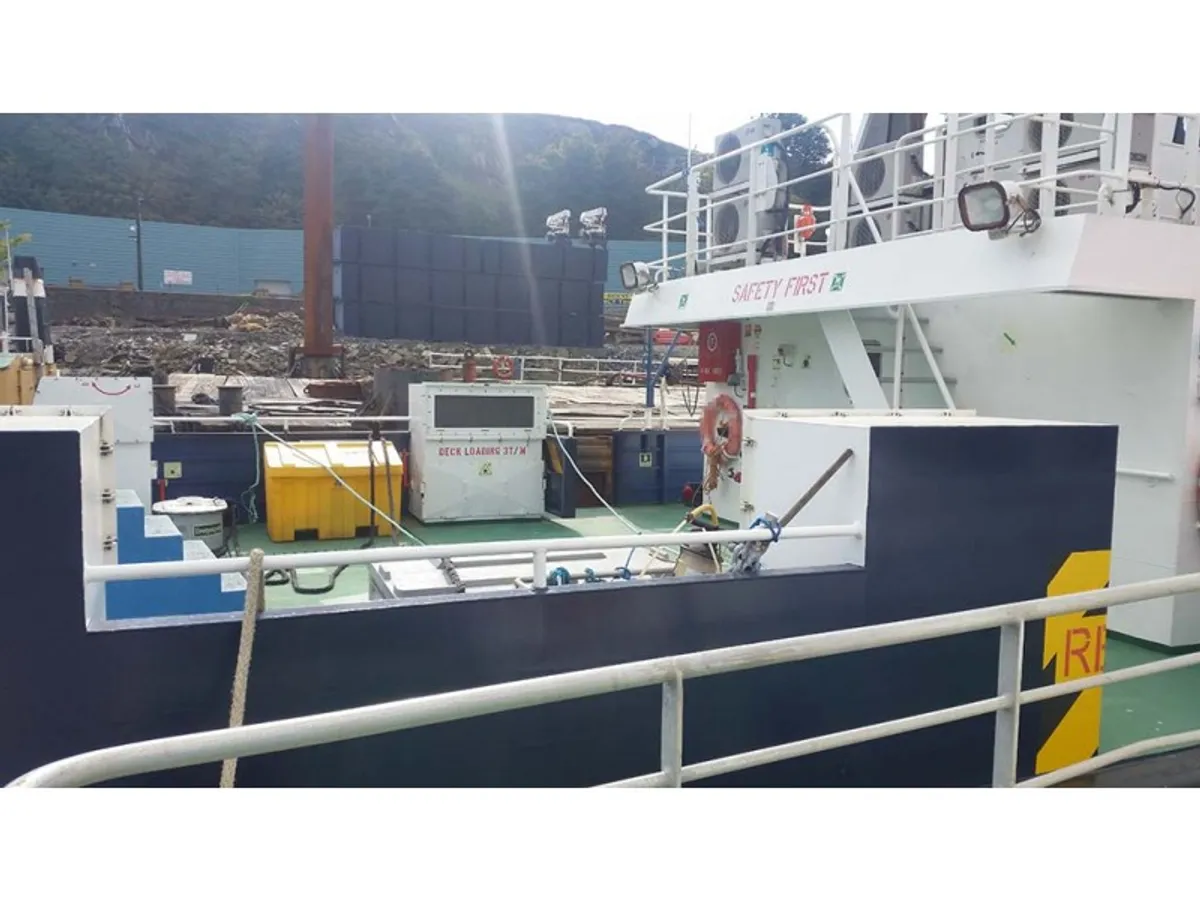 Barco de tripulação à venda