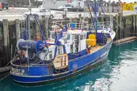 Navio transportador de GNL à venda