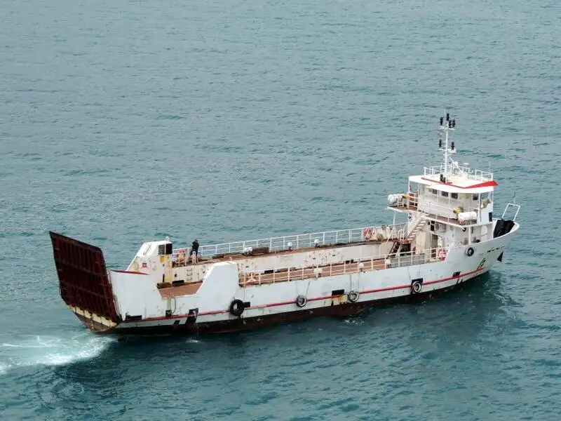 Navio porta-contêineres à venda