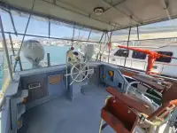 Navio de combate a incêndios à venda