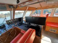 Barco de tripulação à venda