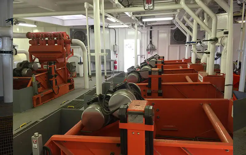 Navio transportador de GNL à venda