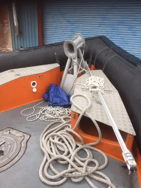 Barco de tripulação à venda