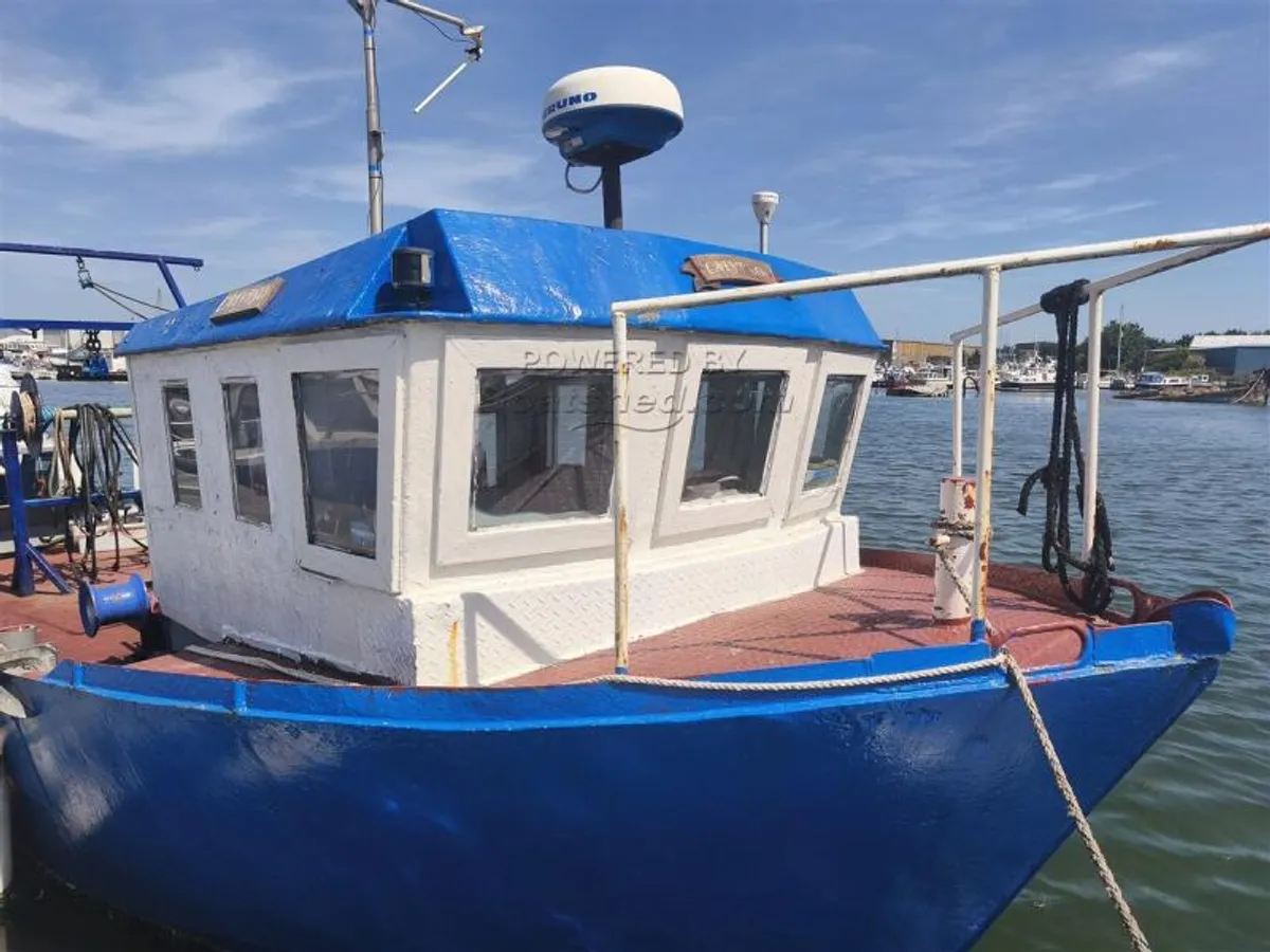 Navio de pesca à venda
