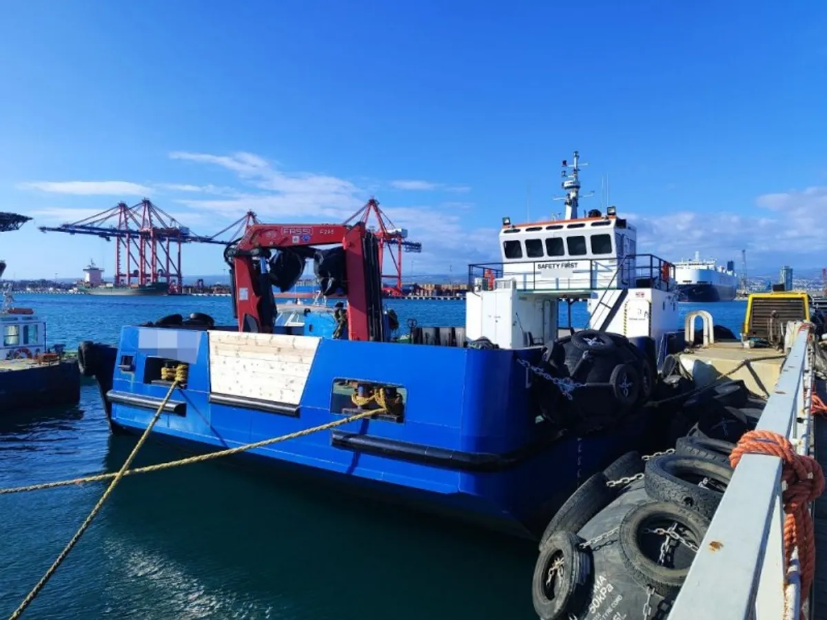 Navio porta-contêineres à venda