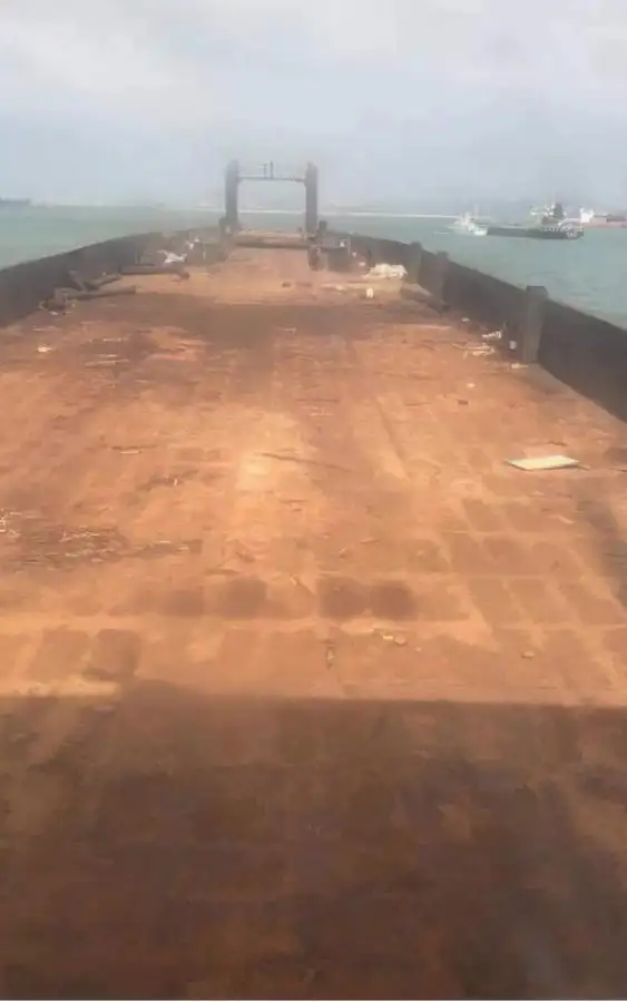 Barcaça à venda