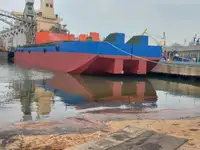 Barcaça à venda