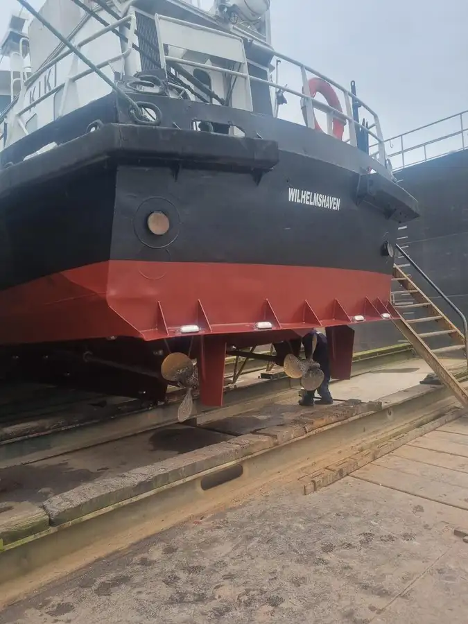 Barco de tripulação à venda