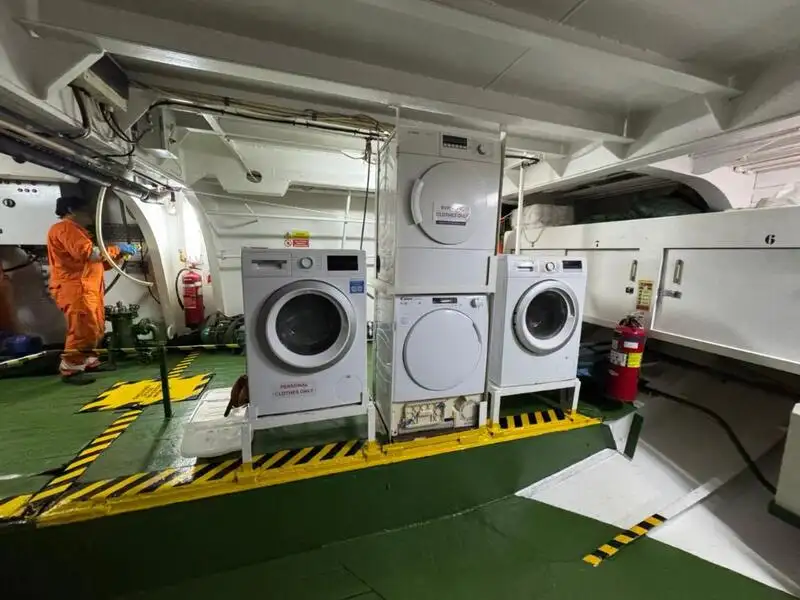 Navio porta-contêineres à venda