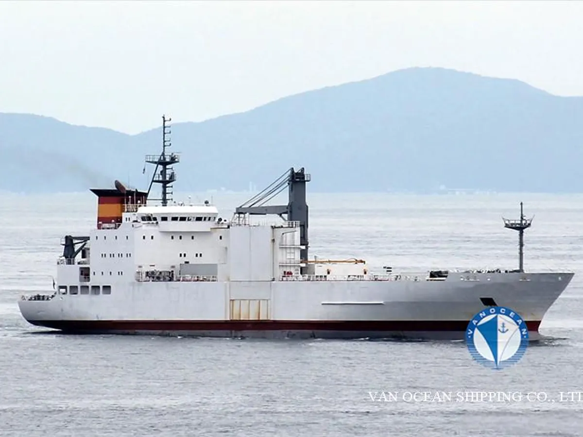Navio frigorífico à venda