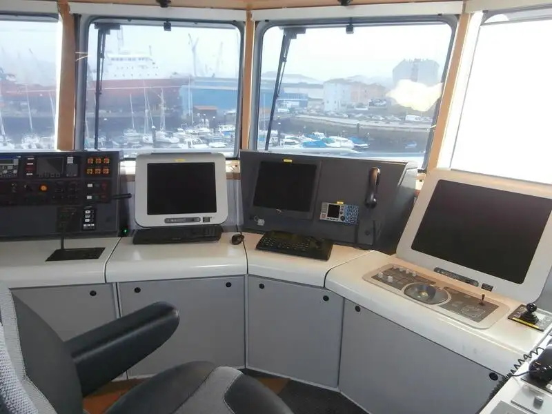 Navio porta-contêineres à venda