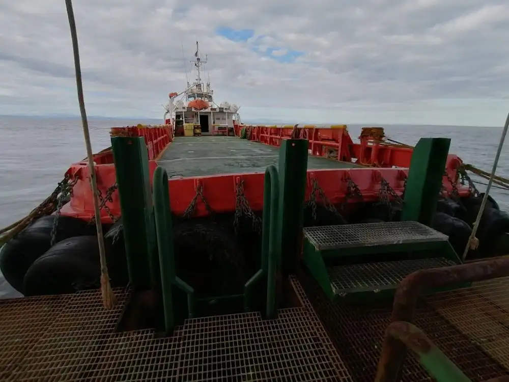 Barco de tripulação à venda