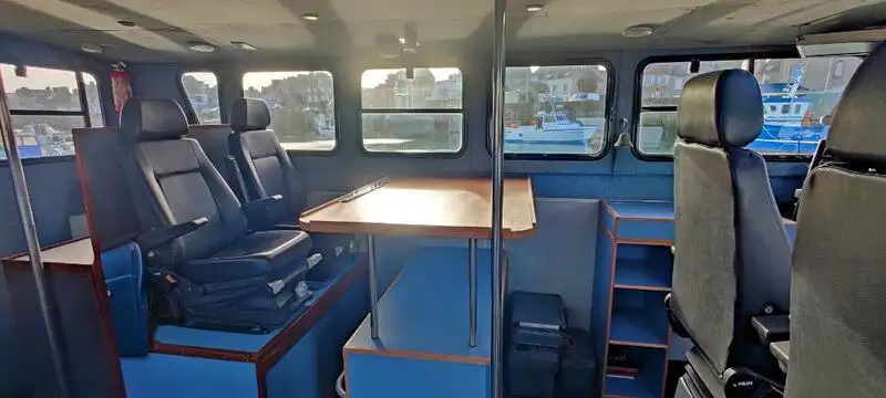 Navio porta-contêineres à venda