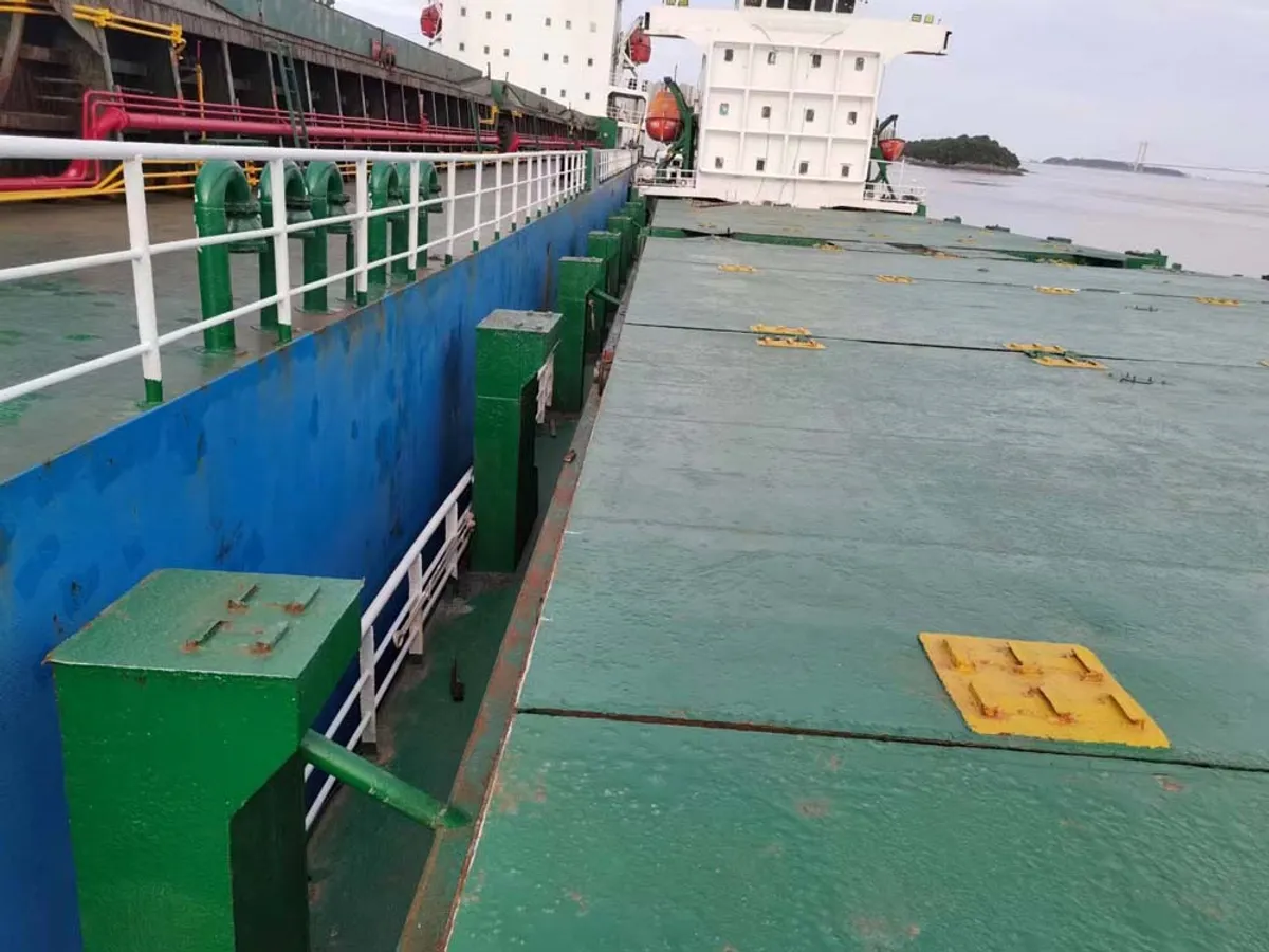 Navio porta-contêineres à venda