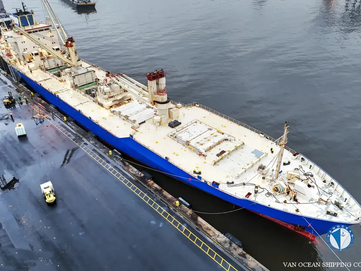 Navio frigorífico à venda