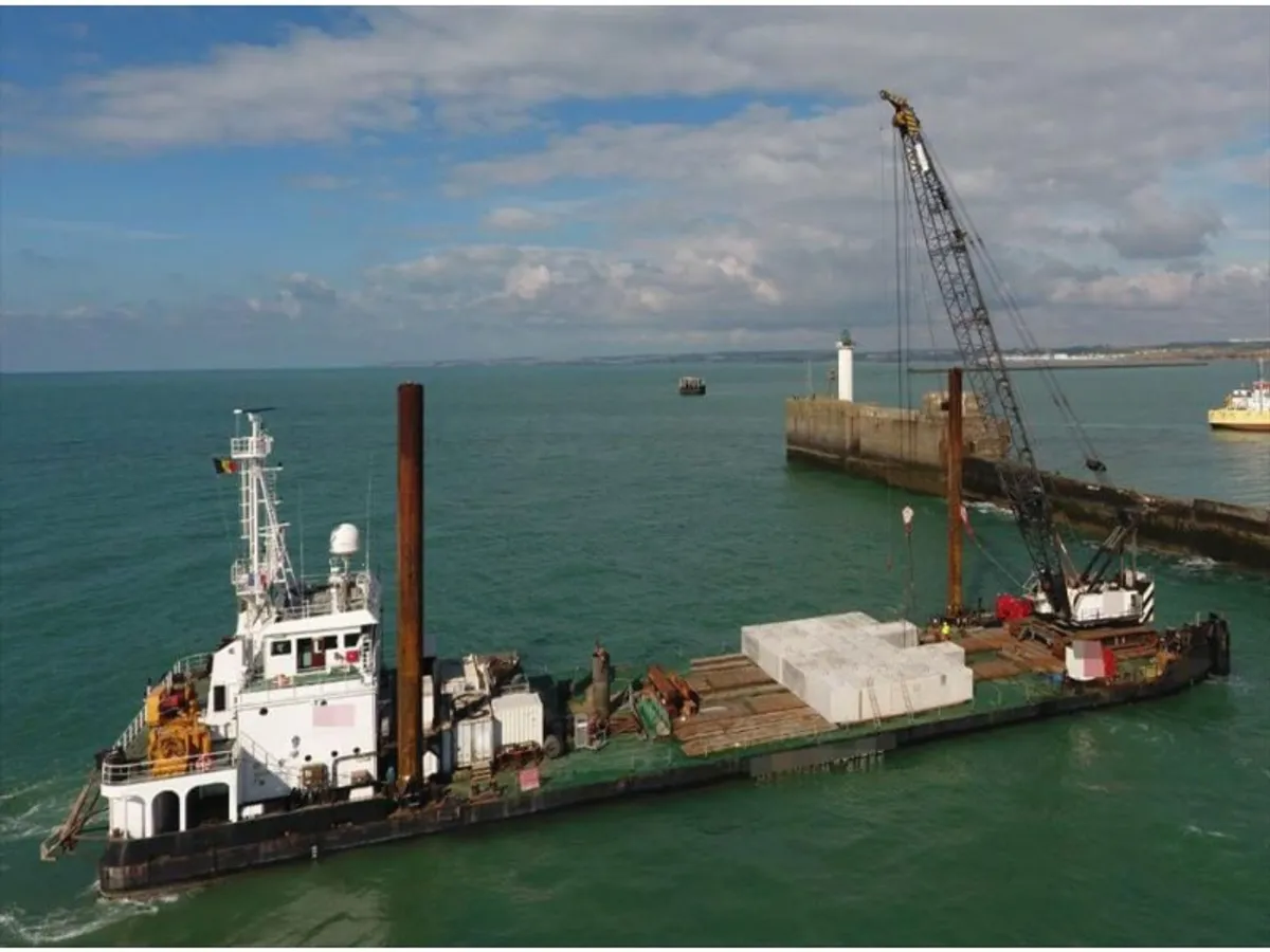 Navio de abastecimento à venda