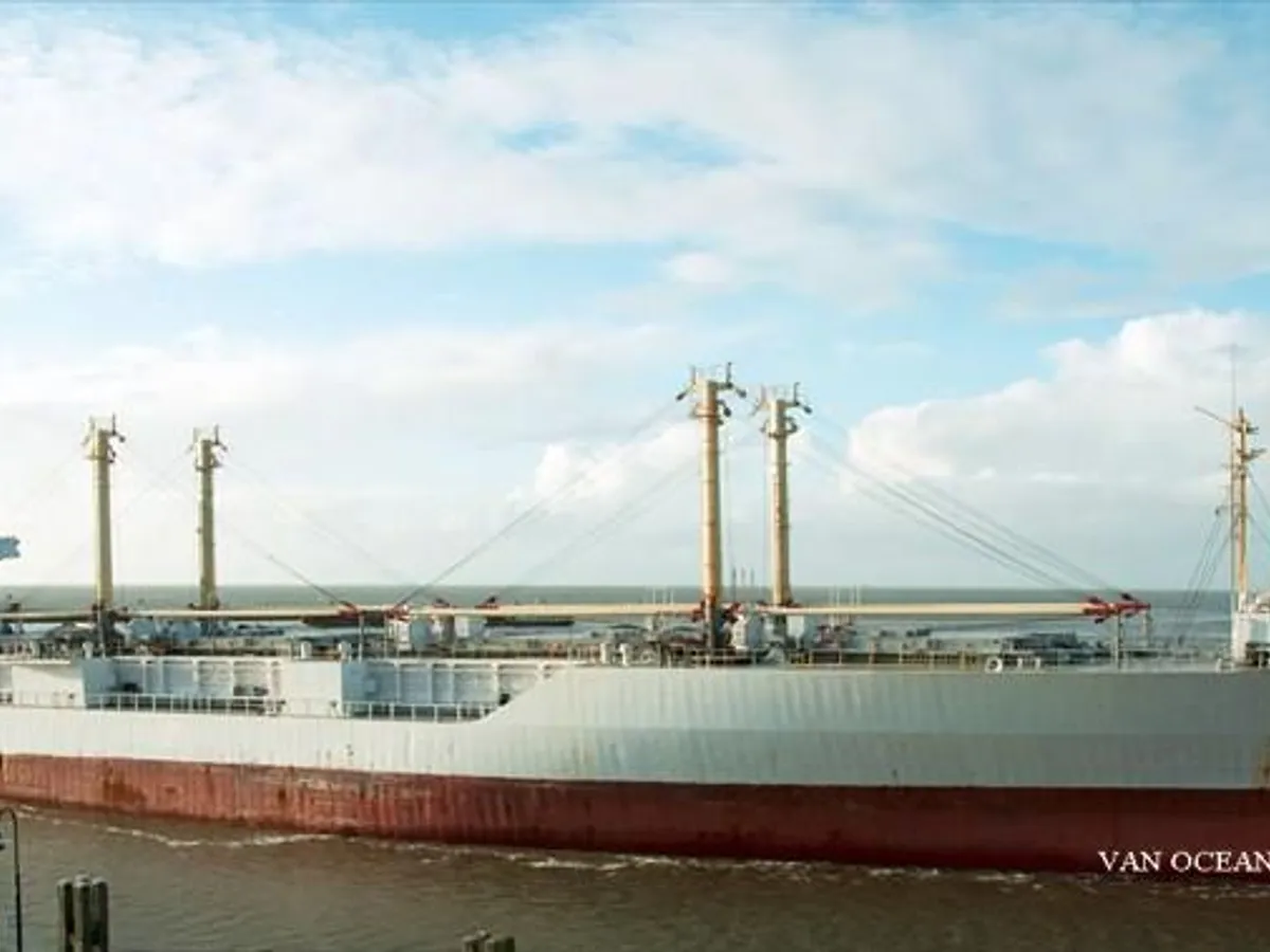 Navio frigorífico à venda