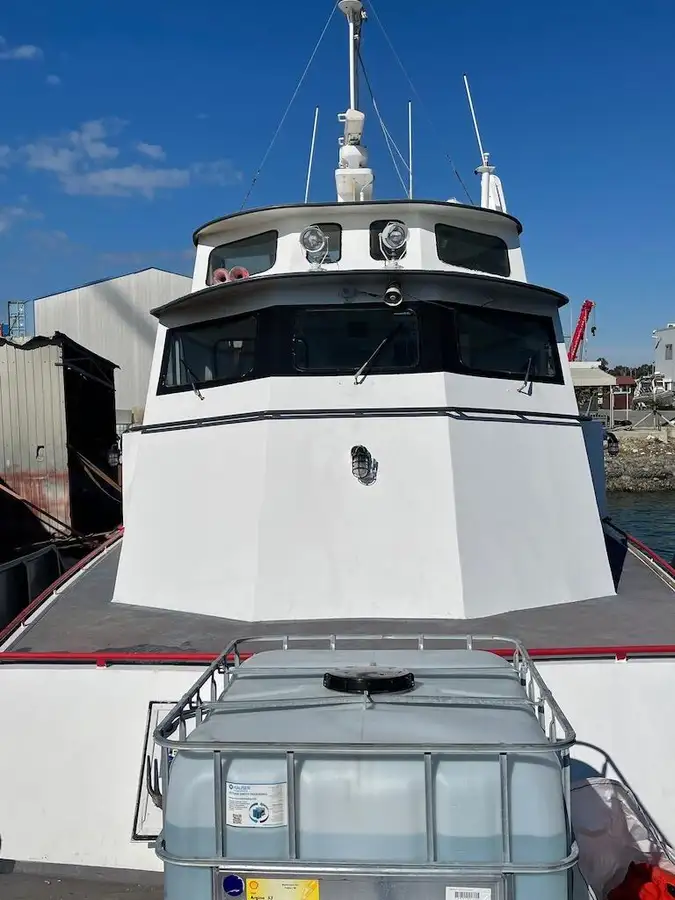 Navio porta-contêineres à venda