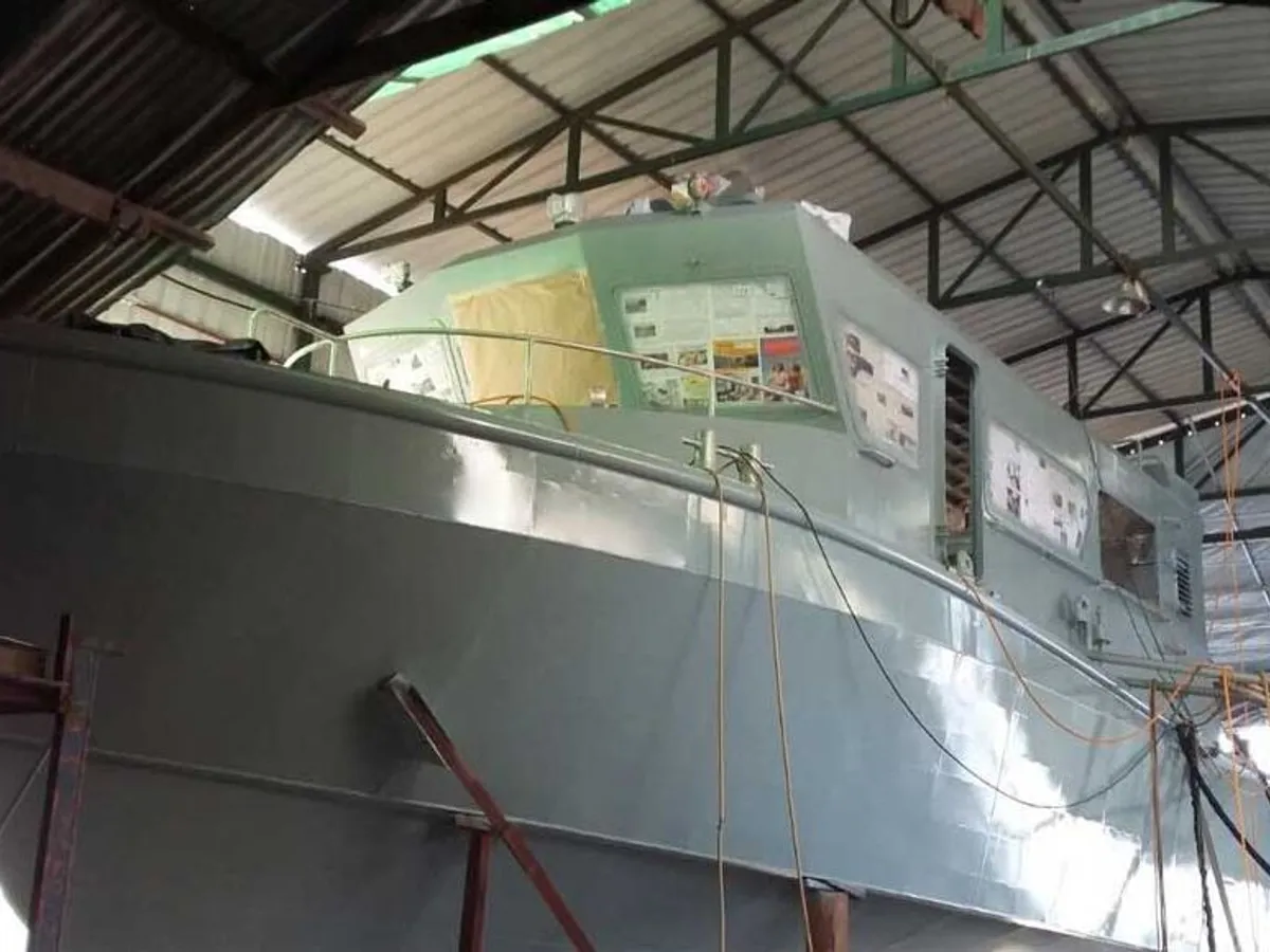 Barco de tripulação à venda
