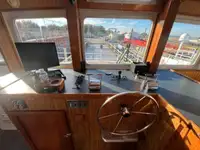 Barco de tripulação à venda