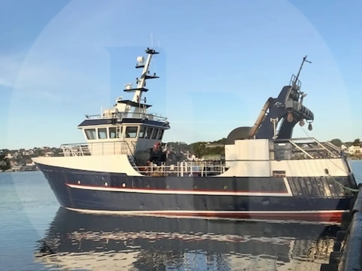 Navio de pesca à venda