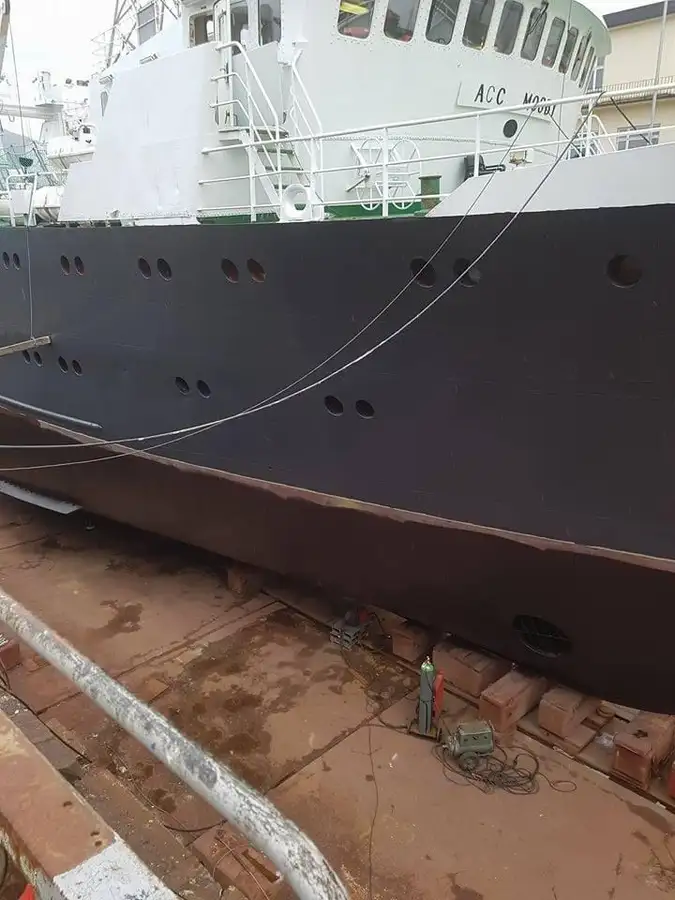 Navio porta-contêineres à venda
