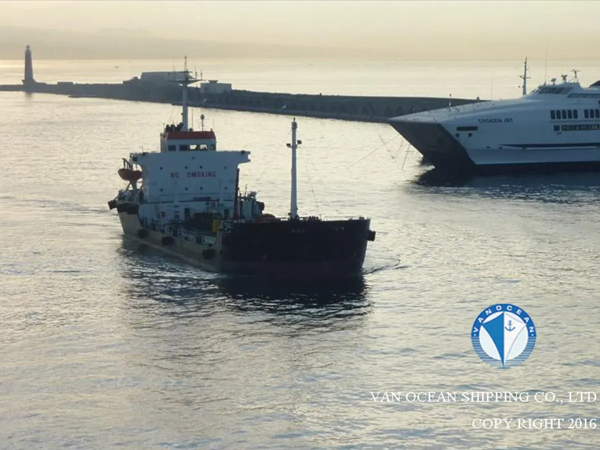 Navio-tanque de óleo/produtos químicos à venda