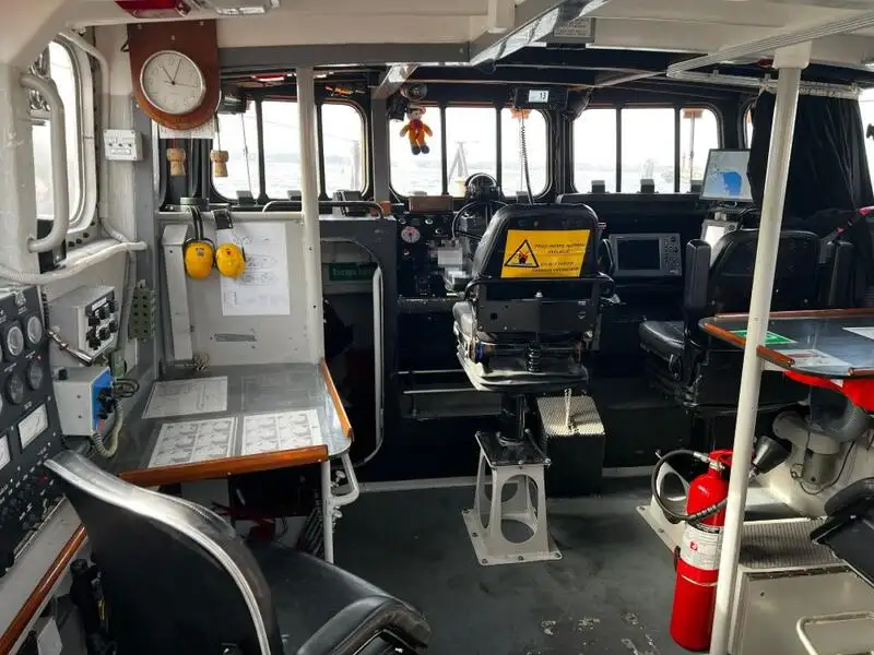 Barco de tripulação à venda