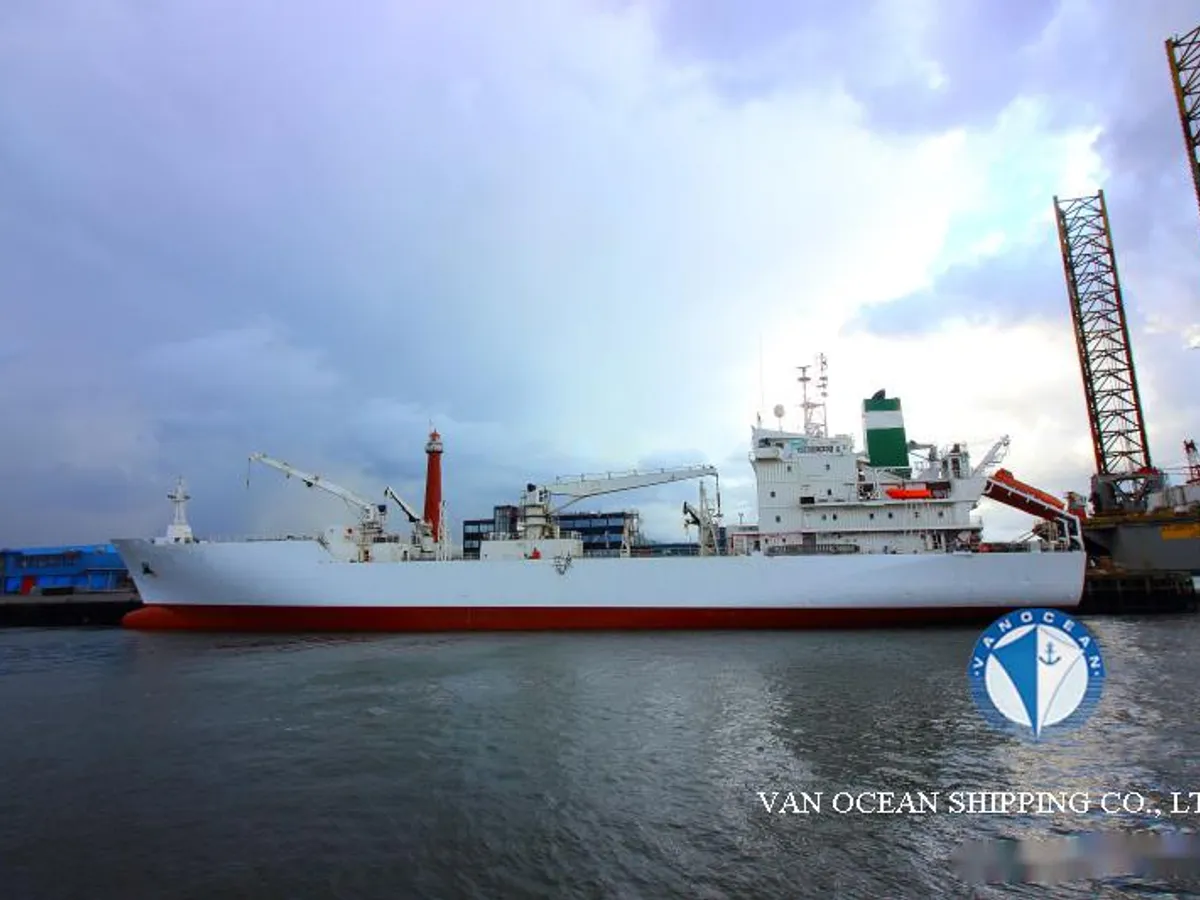 Navio frigorífico à venda