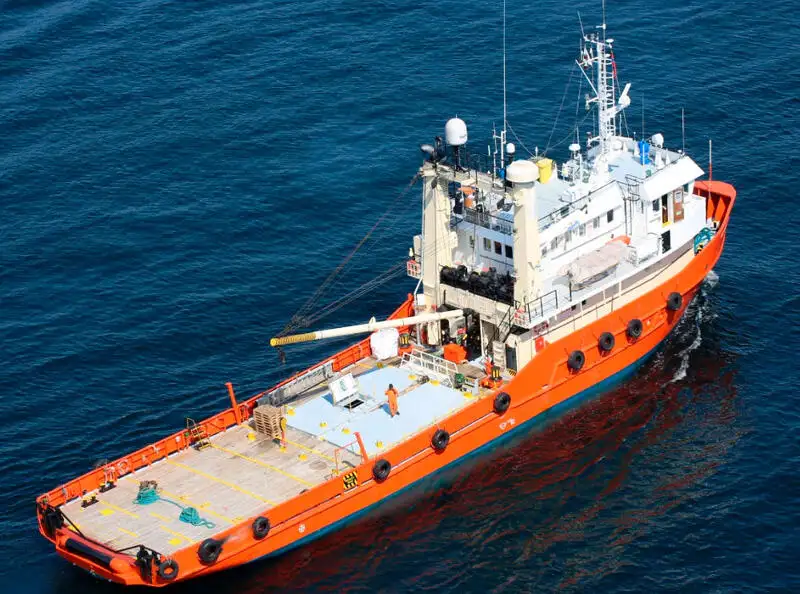 Navio porta-contêineres à venda
