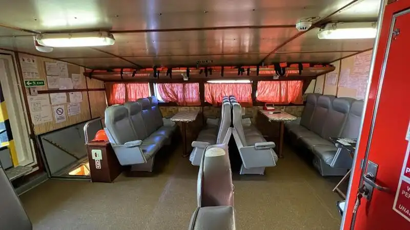 Barco de tripulação à venda