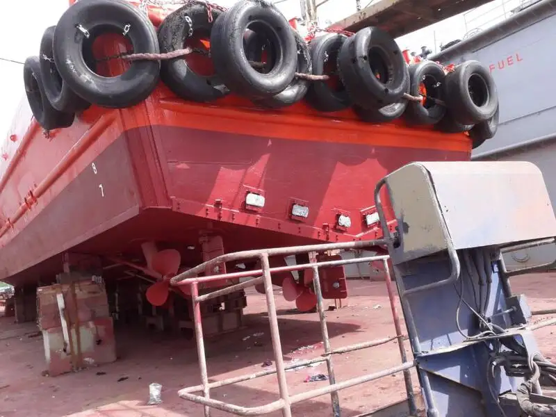 Barco de tripulação à venda