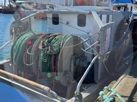 Navio transportador de peixes vivos à venda