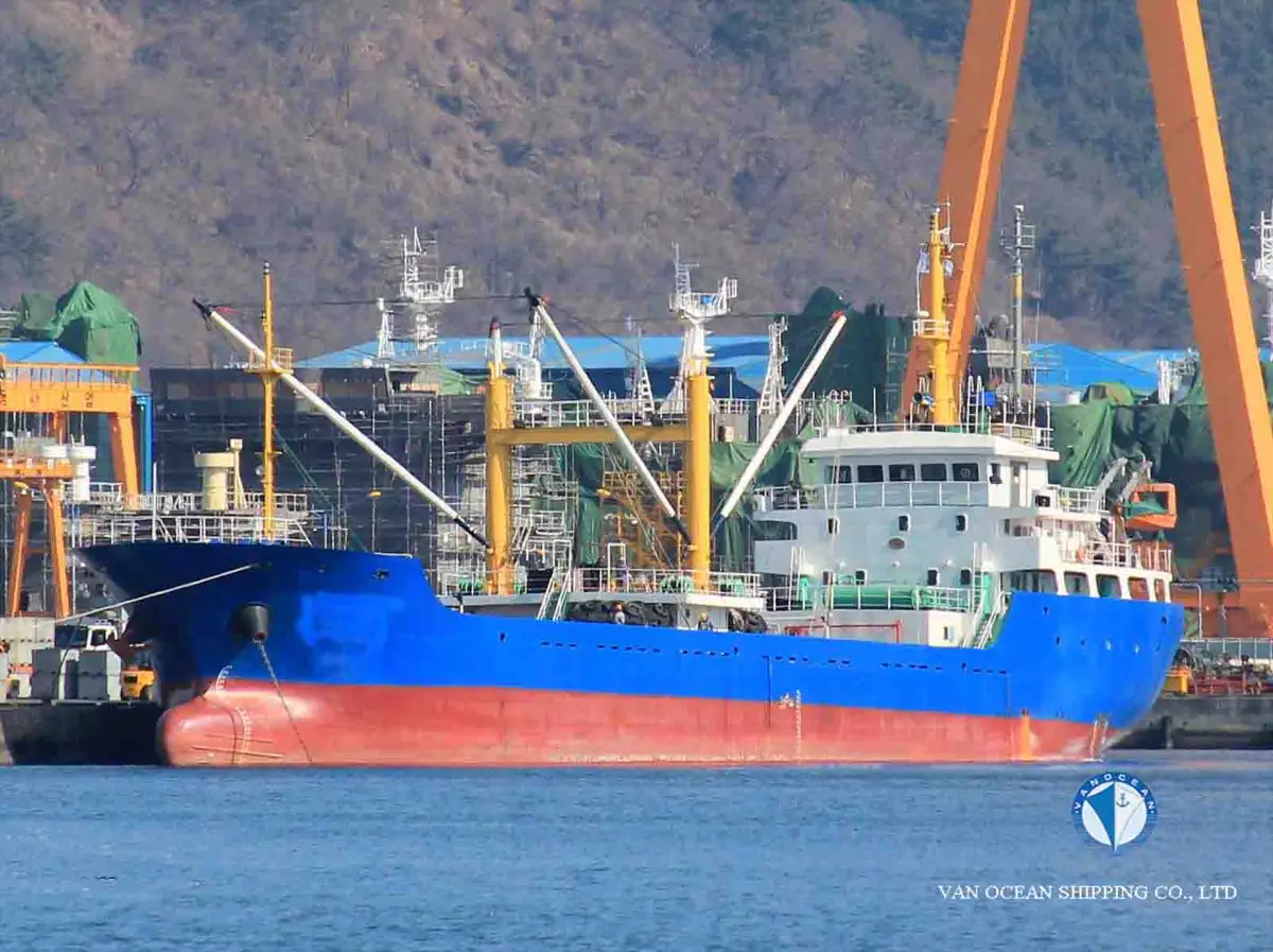 Navio frigorífico à venda