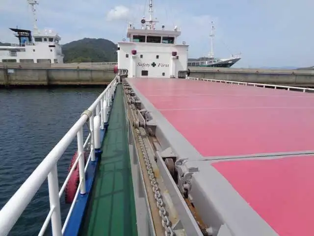 Navio graneleiro à venda