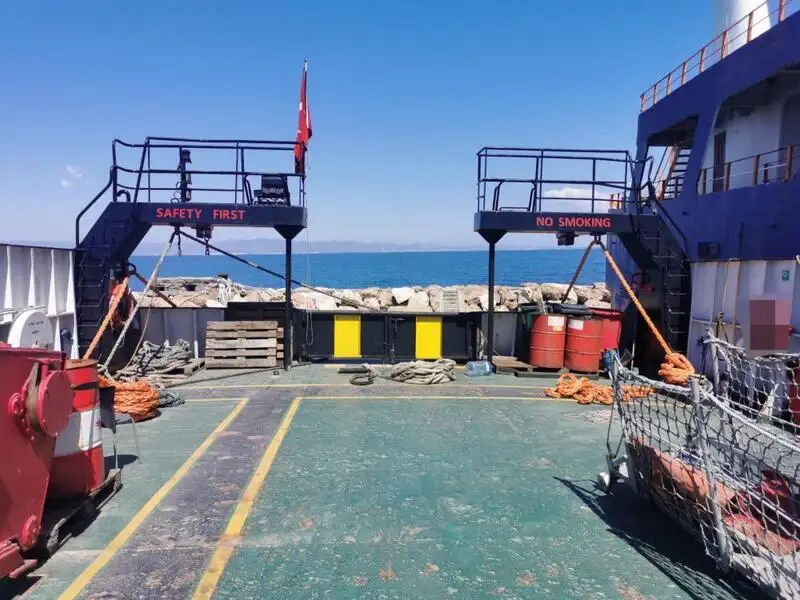 Navio de abastecimento à venda