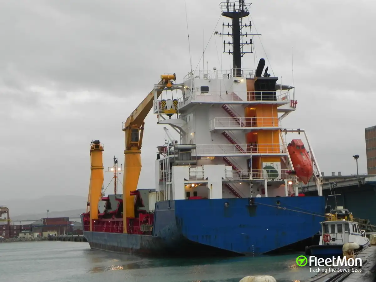 Navio frigorífico à venda