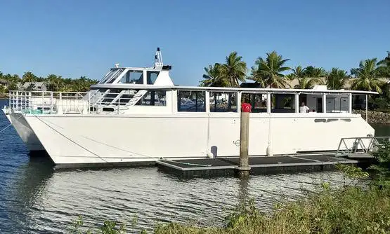 Catamarã à venda