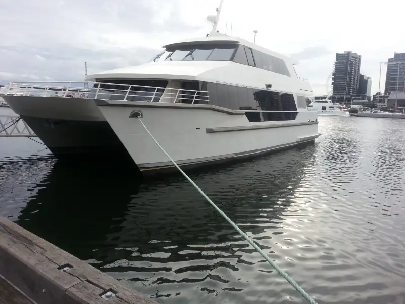 Catamarã à venda