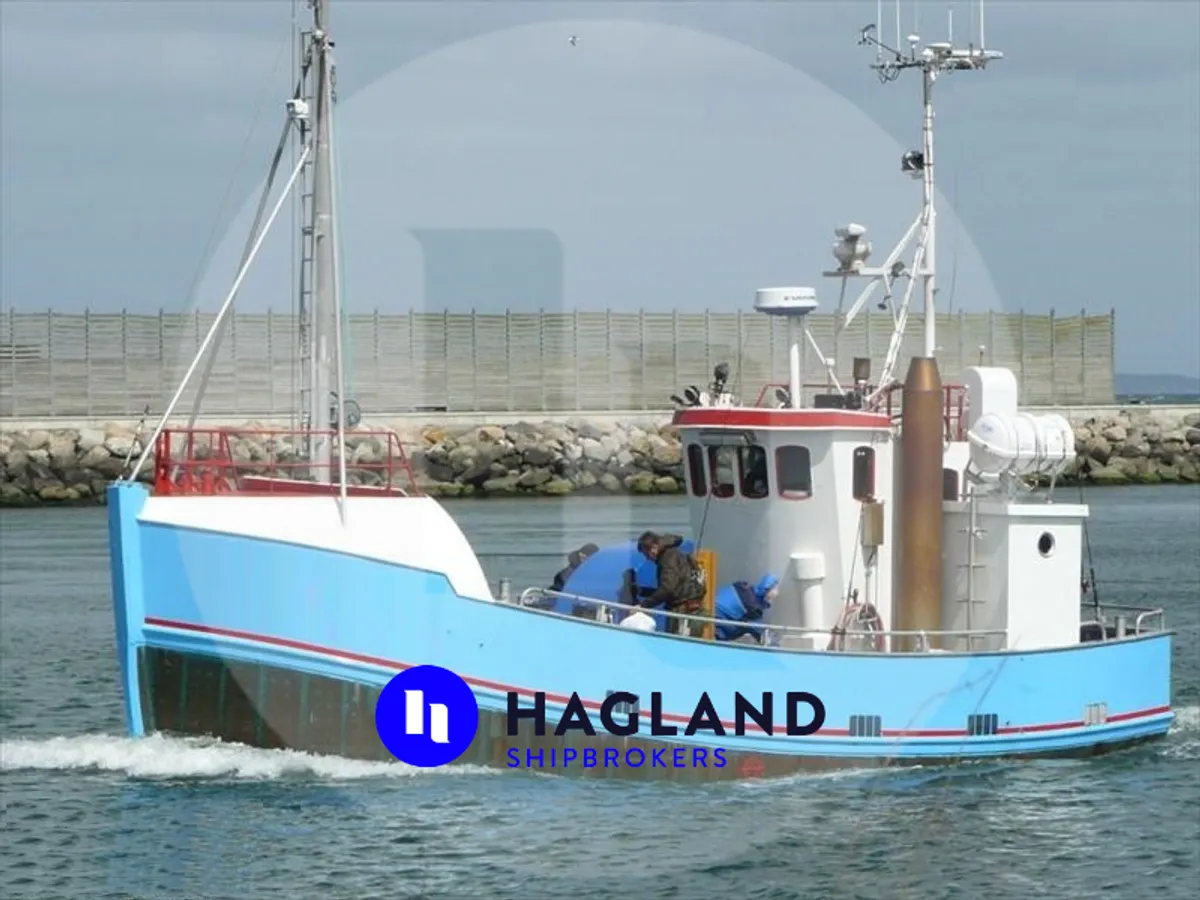 Navio de pesca à venda