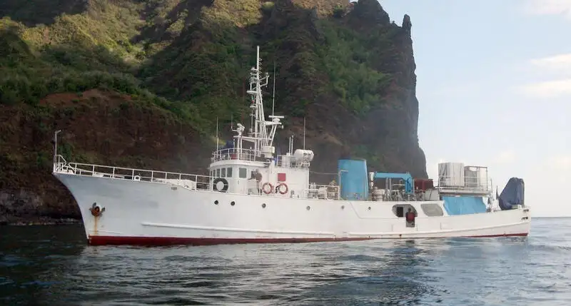 Navio de pesquisa à venda
