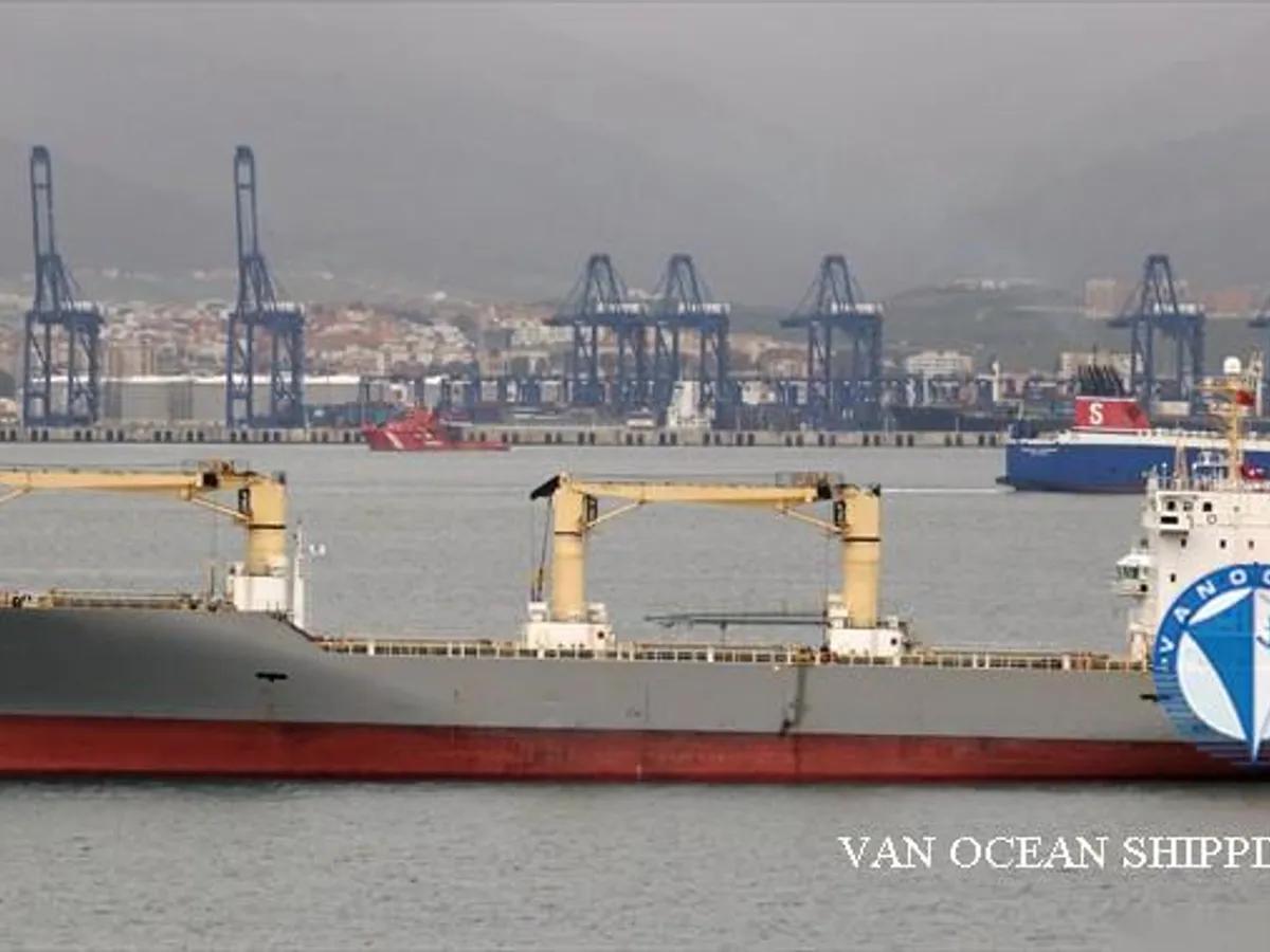 Navio frigorífico à venda