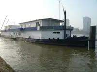 Barcaça à venda