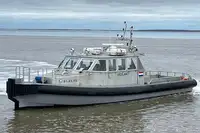 Barco de tripulação à venda