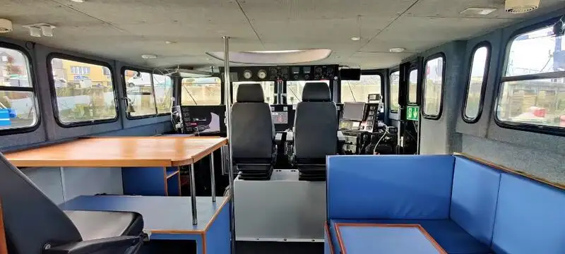 Navio porta-contêineres à venda