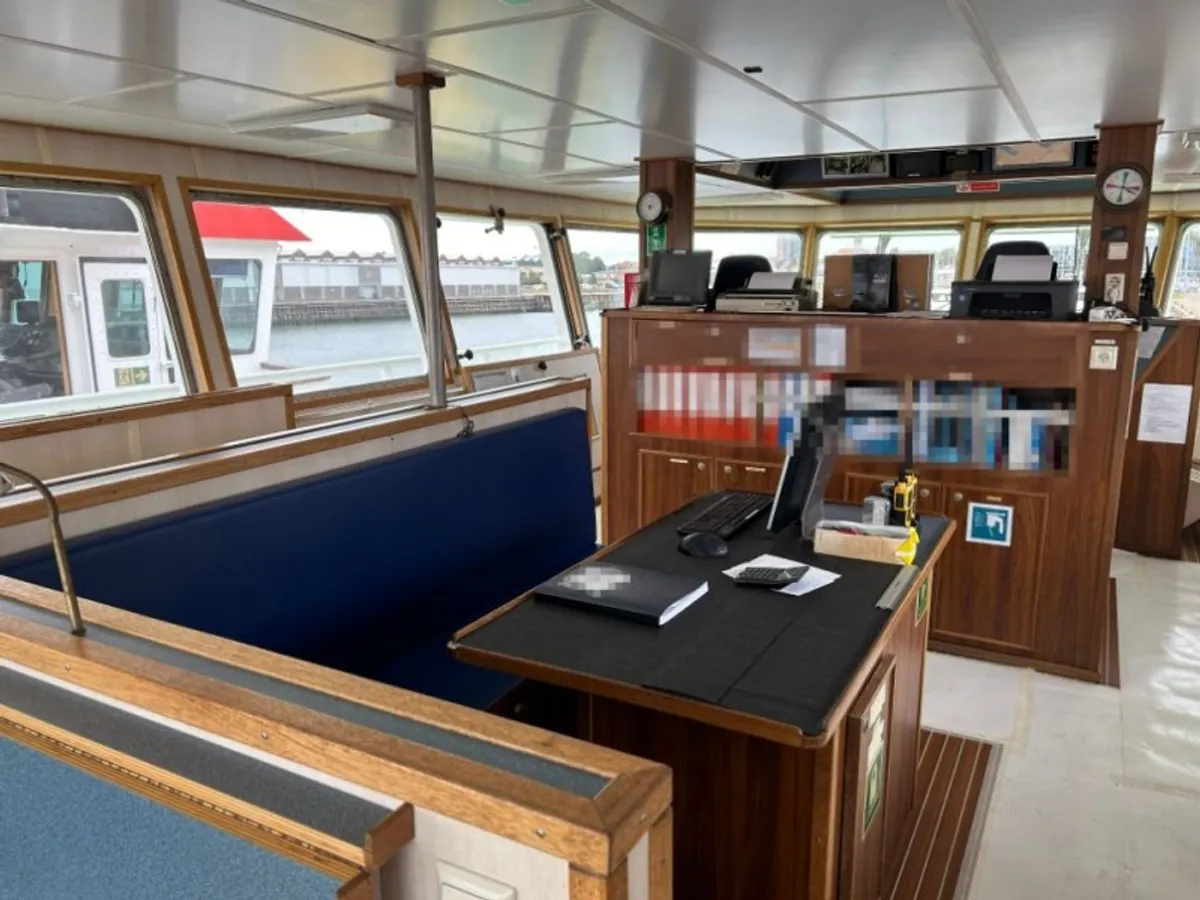 Navio de abastecimento à venda