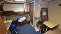 Navio de abastecimento à venda