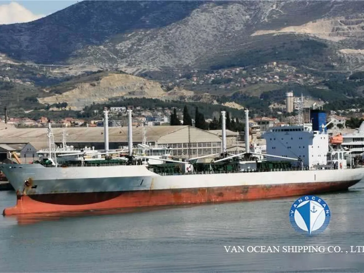 Navio frigorífico à venda